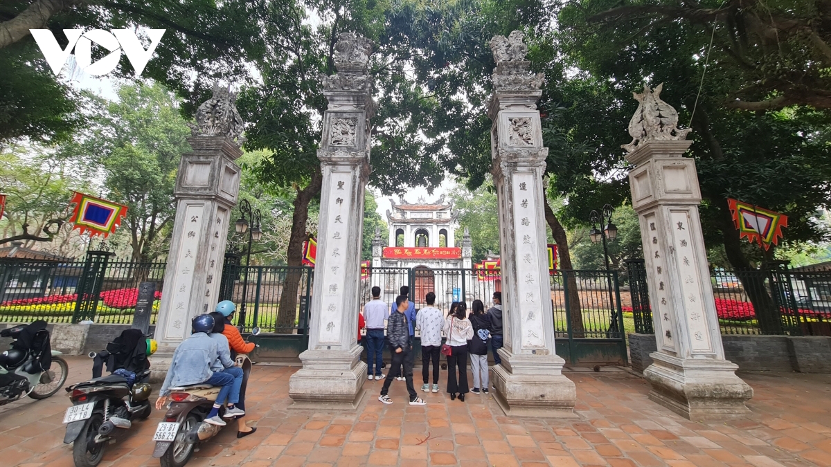 Pagodas and temples close in Hanoi amid COVID-19 fears